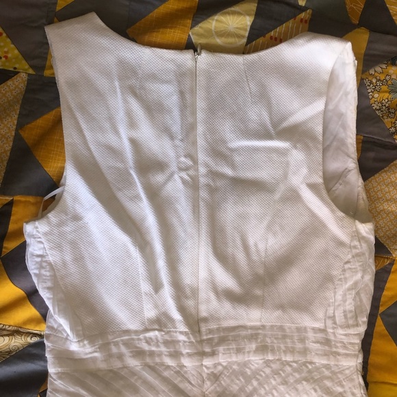 White J.Crew textured v-neck dress, size 4 - Picture 6 of 10